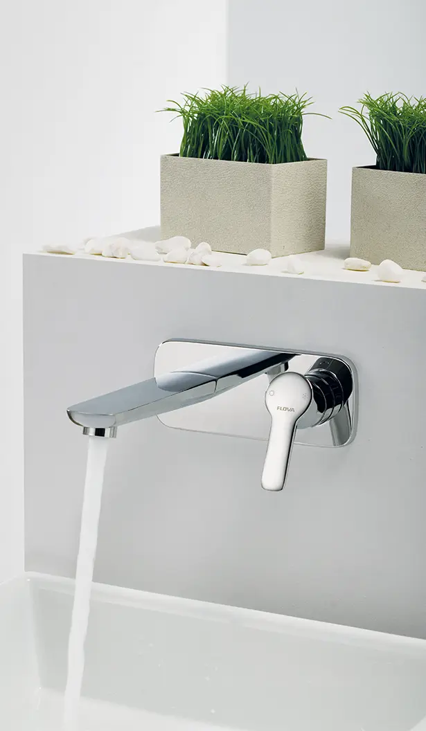 bath spout with hand shower diverter