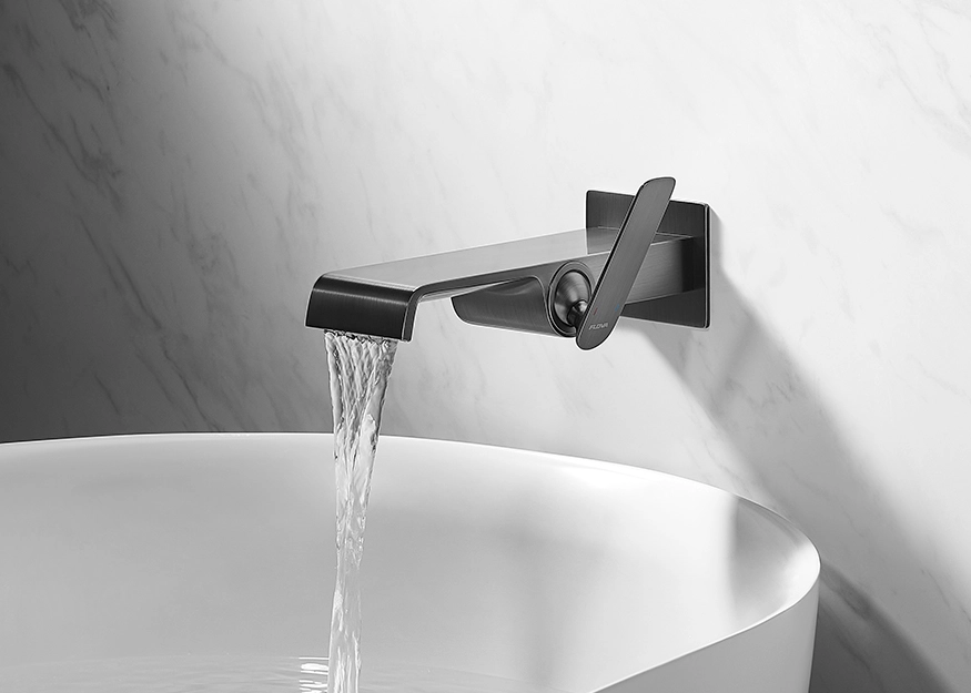 The new generation wall-mounted bath mixer.